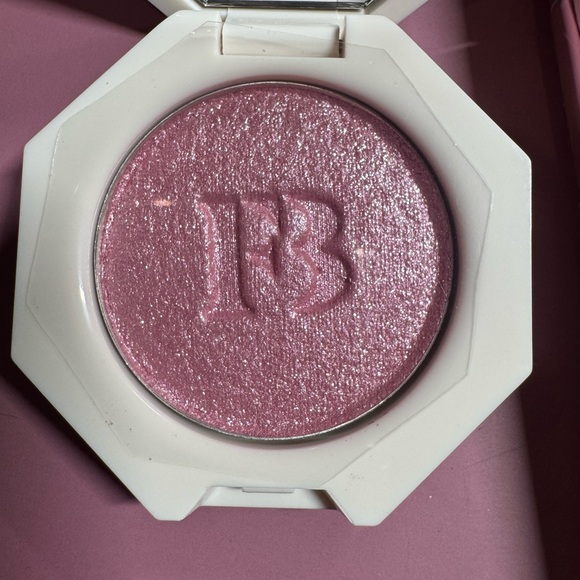Fenty Beauty Pink WATTABRAT Highlighter and POW’R THIRSTY Lipstick - Picture 8 of 12